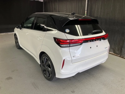 NISSAN AURA