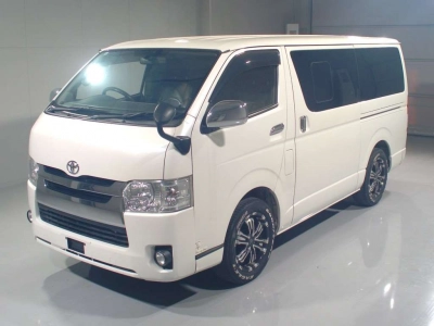 TOYOTA HIACE VAN