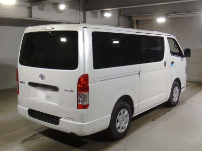 TOYOTA HIACE VAN