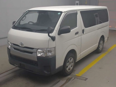 TOYOTA REGIUS VAN