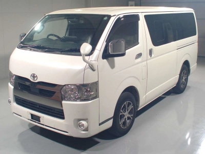 TOYOTA HIACE VAN