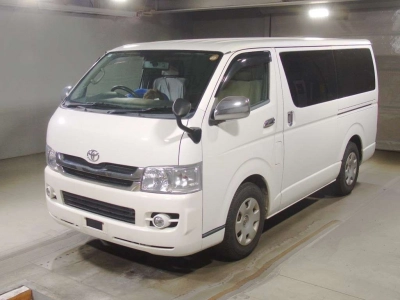 TOYOTA HIACE VAN