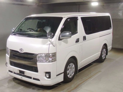 TOYOTA HIACE VAN