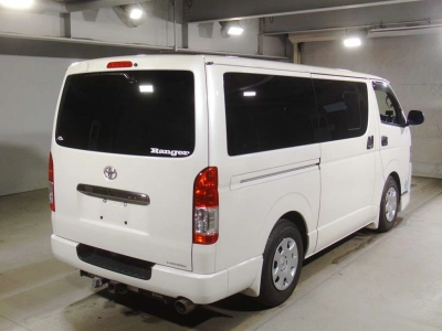 TOYOTA HIACE VAN