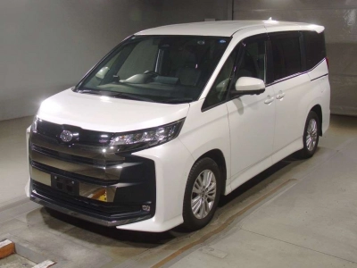 TOYOTA NOAH
