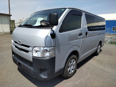 TOYOTA HIACE