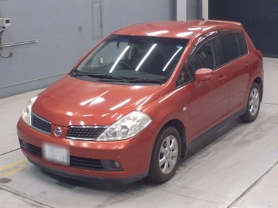 NISSAN TIIDA