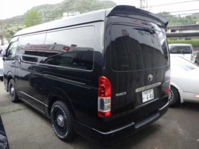 TOYOTA HIACE VAN