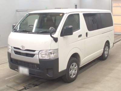 TOYOTA HIACE VAN
