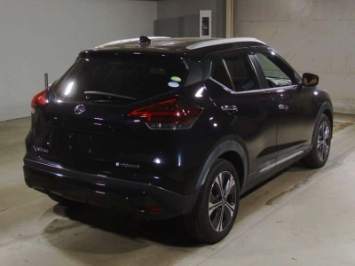 NISSAN KICKS
