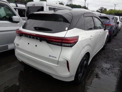 NISSAN AURA