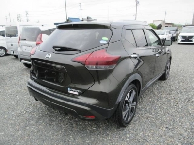 NISSAN KICKS