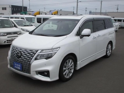 NISSAN ELGRAND
