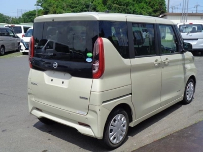 NISSAN ROOX