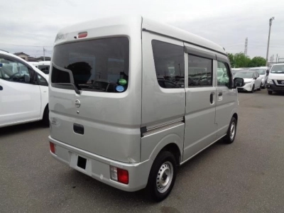 NISSAN CLIPPER VAN
