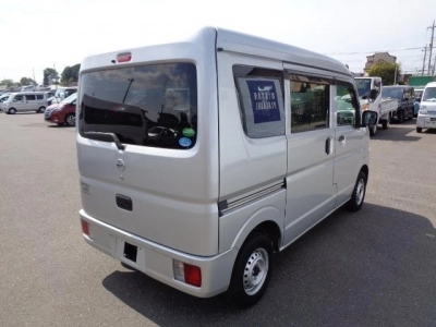 NISSAN CLIPPER VAN