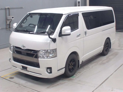TOYOTA HIACE VAN