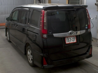 TOYOTA NOAH