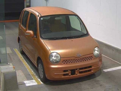 DAIHATSU MOVE LATTE