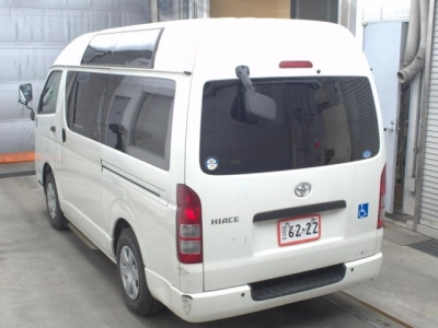 TOYOTA HIACE VAN