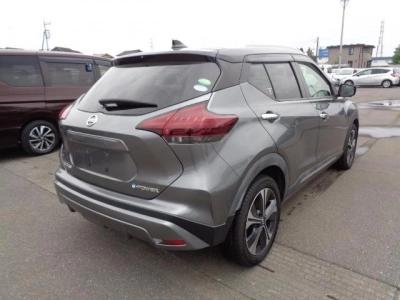 NISSAN KICKS