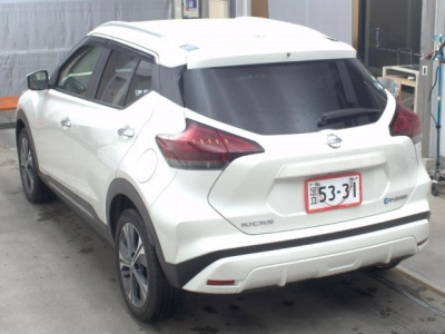 NISSAN KICKS