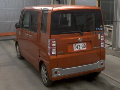 DAIHATSU WAKE