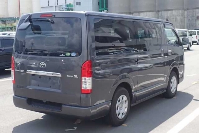 TOYOTA REGIUS VAN