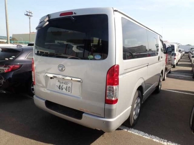 TOYOTA HIACE VAN