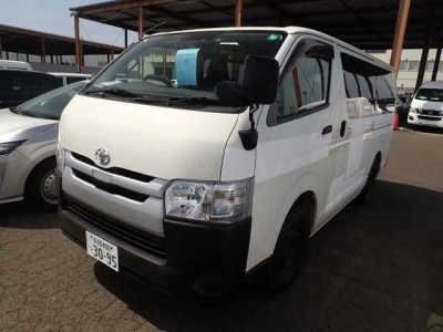 TOYOTA HIACE VAN