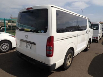 TOYOTA HIACE VAN