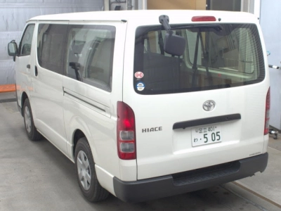TOYOTA HIACE VAN