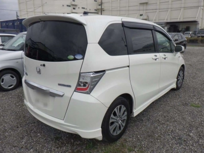 HONDA FREED HYBRID
