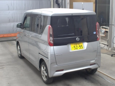NISSAN ROOX