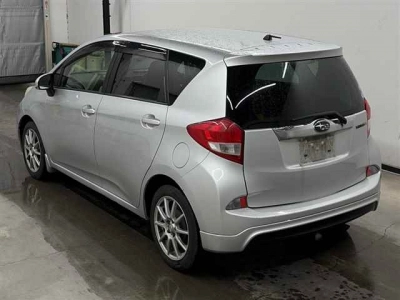 SUBARU TREZIA