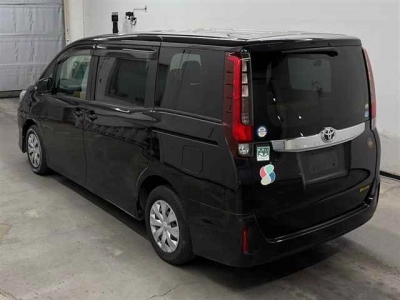 TOYOTA NOAH