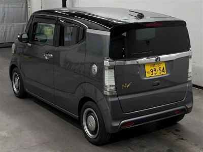 HONDA N-BOX SLASH