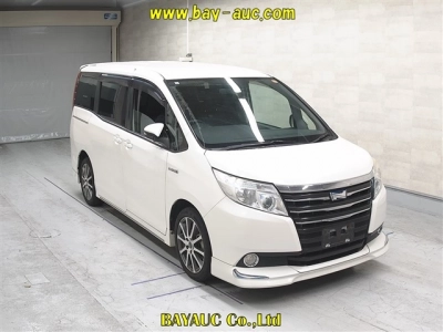 TOYOTA NOAH