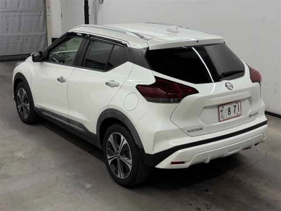NISSAN KICKS