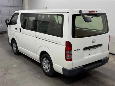 TOYOTA HIACE VAN