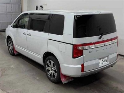 MITSUBISHI DELICA D:5