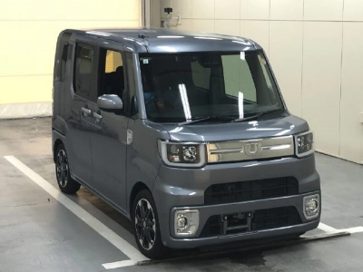DAIHATSU WAKE
