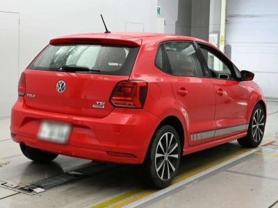 VOLKSWAGEN POLO