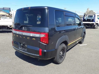 MITSUBISHI DELICA D:5