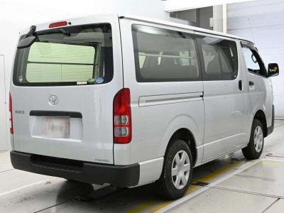 TOYOTA HIACE VAN