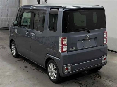TOYOTA PIXIS MEGA