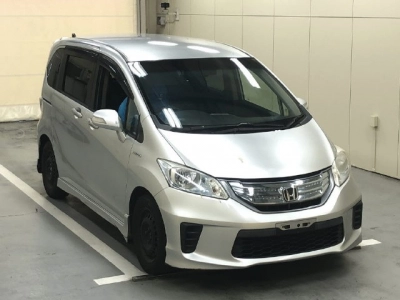 HONDA FREED HYBRID