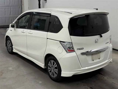 HONDA FREED HYBRID
