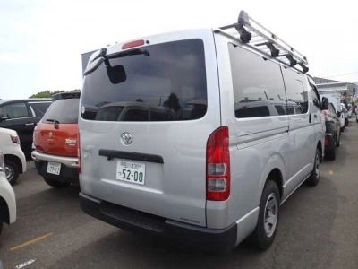 TOYOTA HIACE VAN