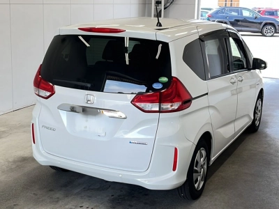 HONDA FREED HYBRID